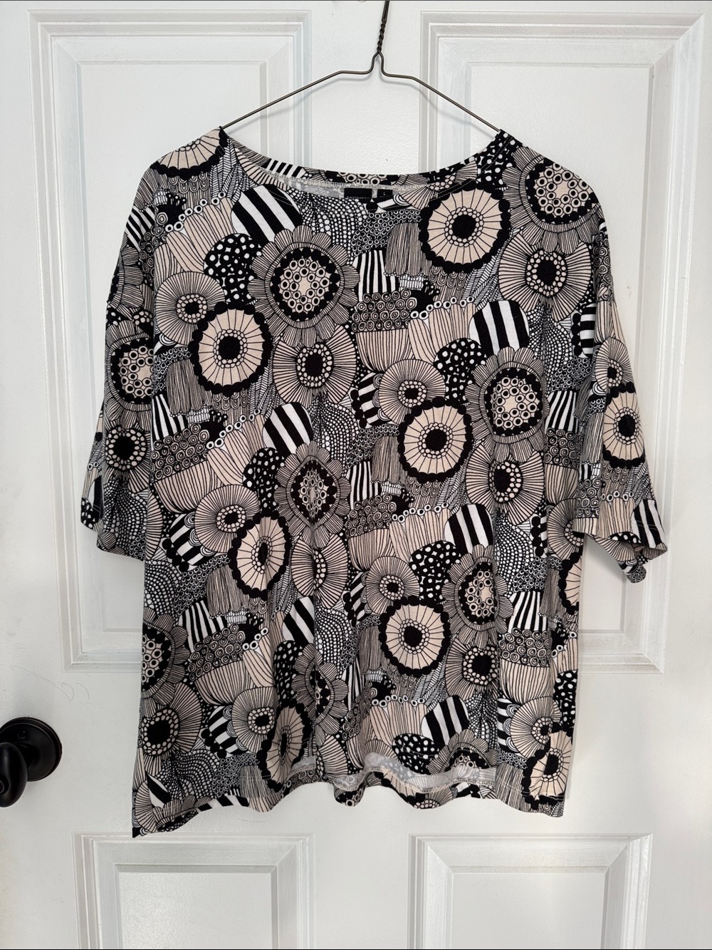 Marimekko Black and Cream Floral Graphic Short Sleeve Tee
